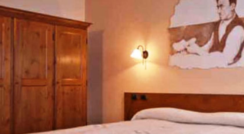 Meuble Lo Miete Viei Hotel Champoluc Room photo