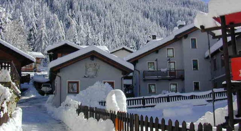 Meuble Lo Miete Viei Hotel Champoluc Room photo
