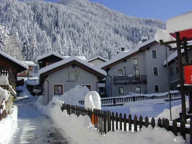 Meuble Lo Miete Viei Hotel Champoluc Exterior photo